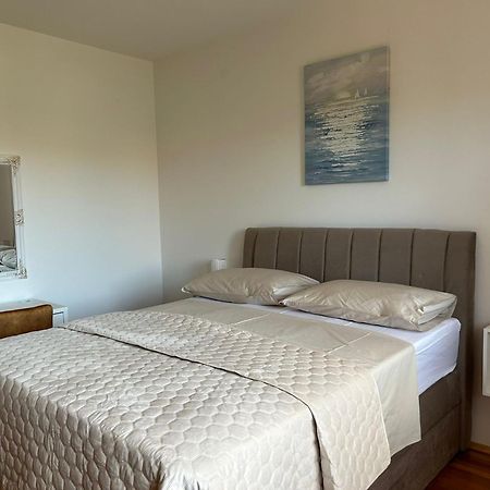 Apartman Marita Jezera Exterior photo